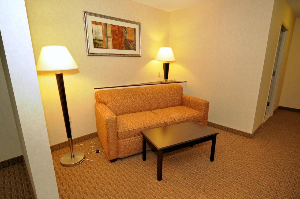 Tapa Hotel, Inn & Suites Мауа Екстериор снимка