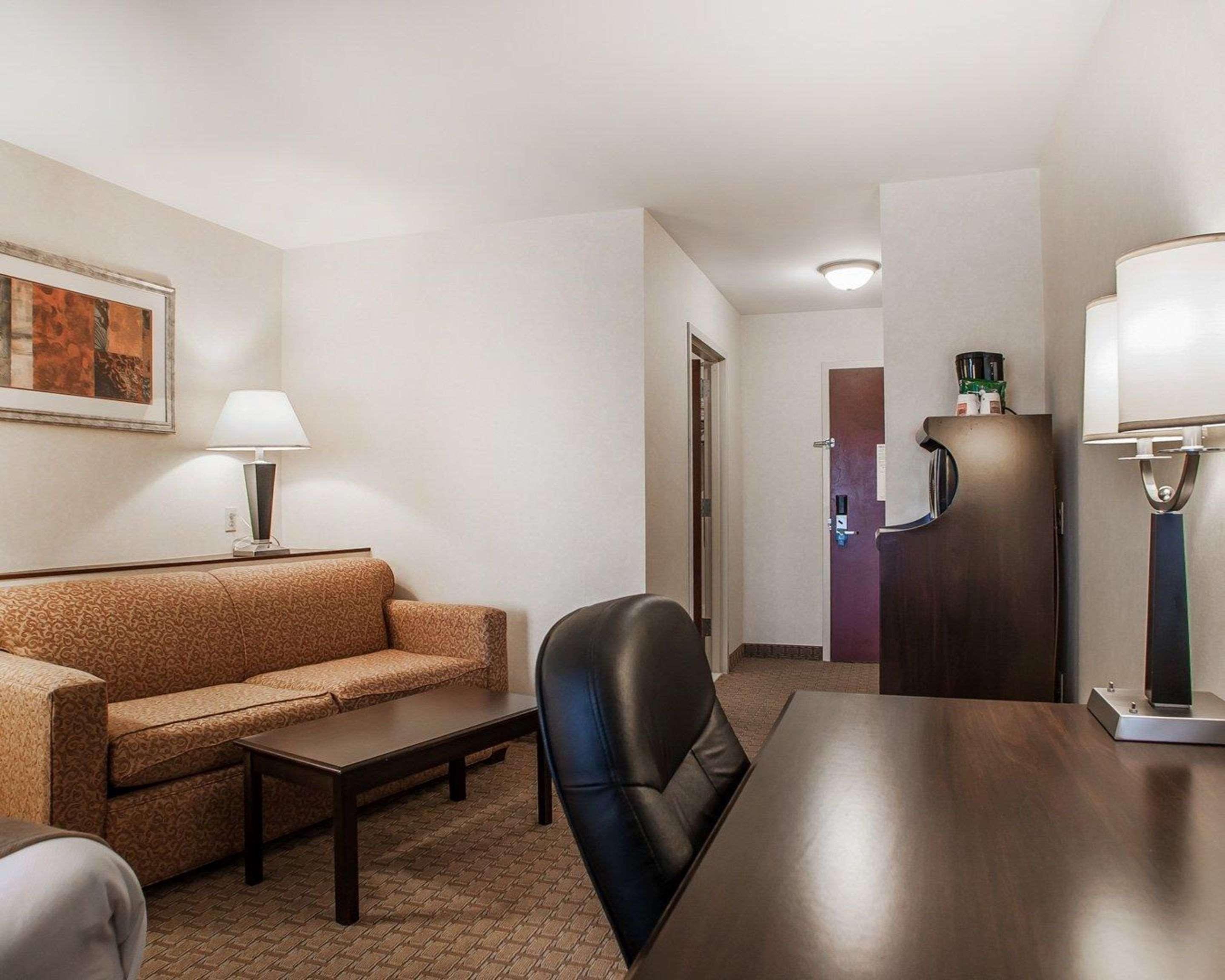 Tapa Hotel, Inn & Suites Мауа Екстериор снимка