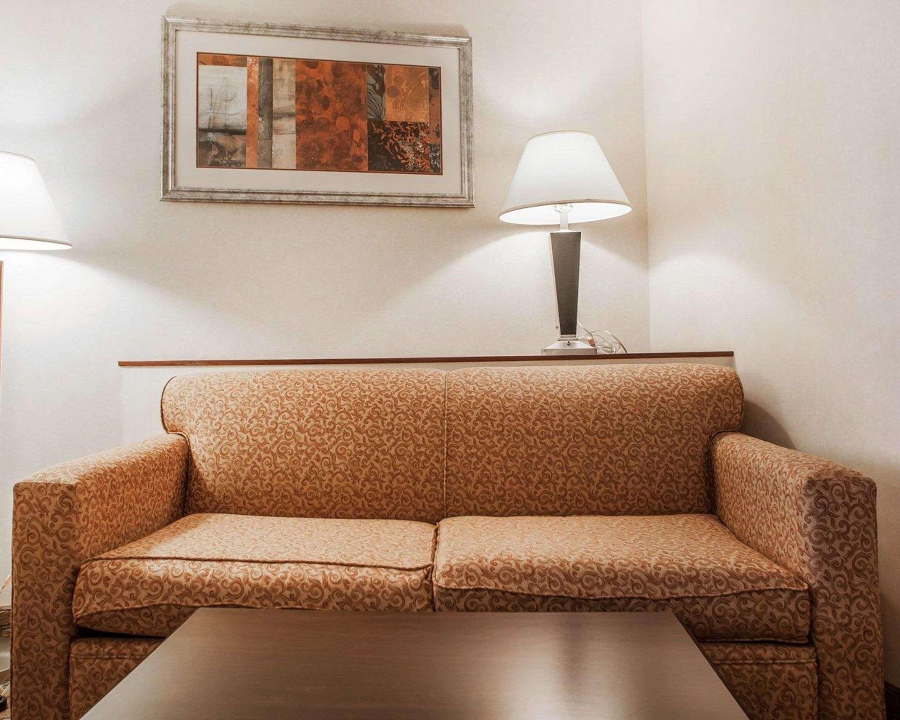 Tapa Hotel, Inn & Suites Мауа Екстериор снимка
