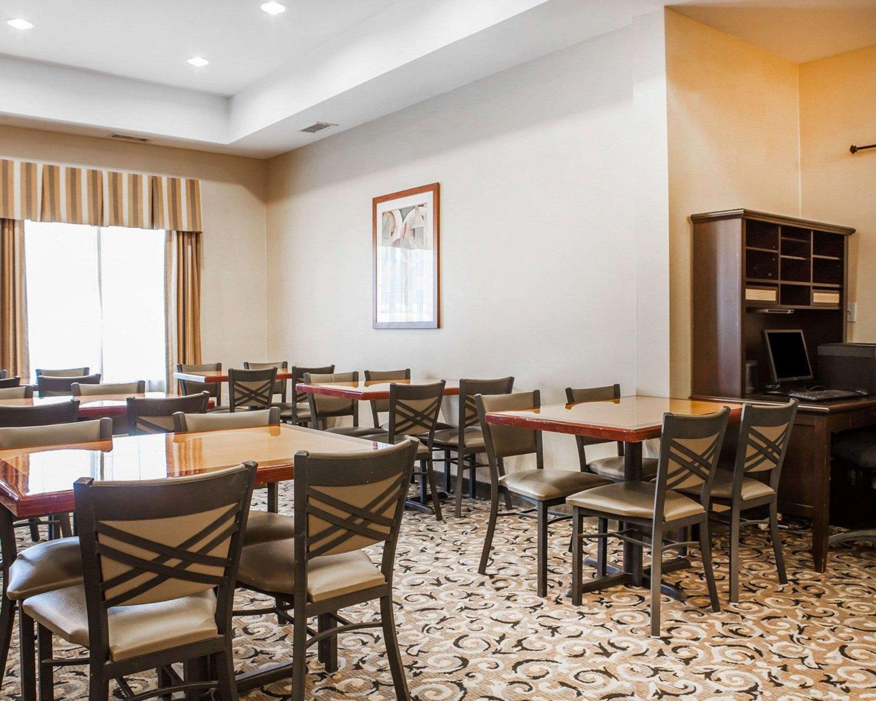 Tapa Hotel, Inn & Suites Мауа Екстериор снимка