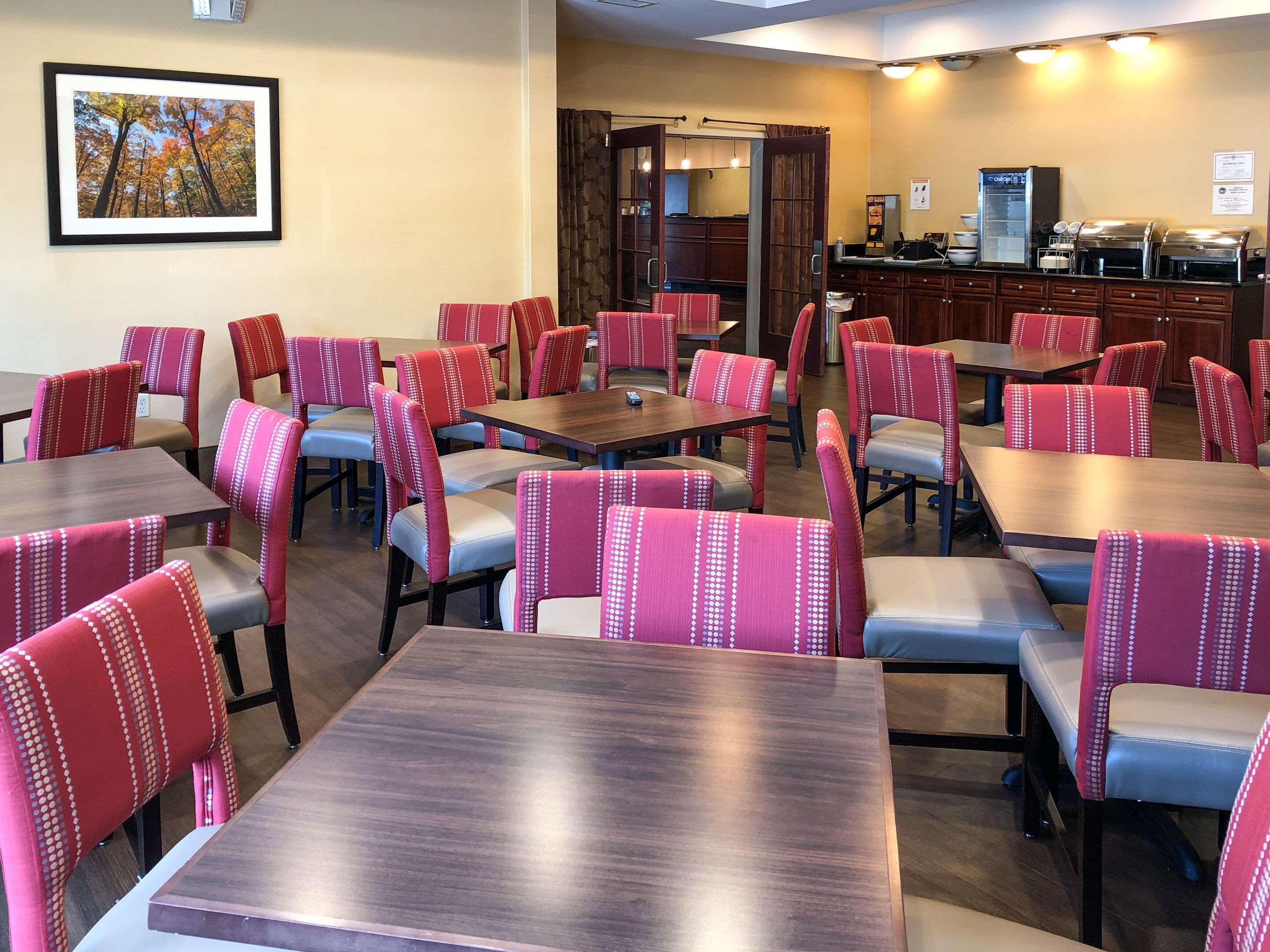Tapa Hotel, Inn & Suites Мауа Екстериор снимка